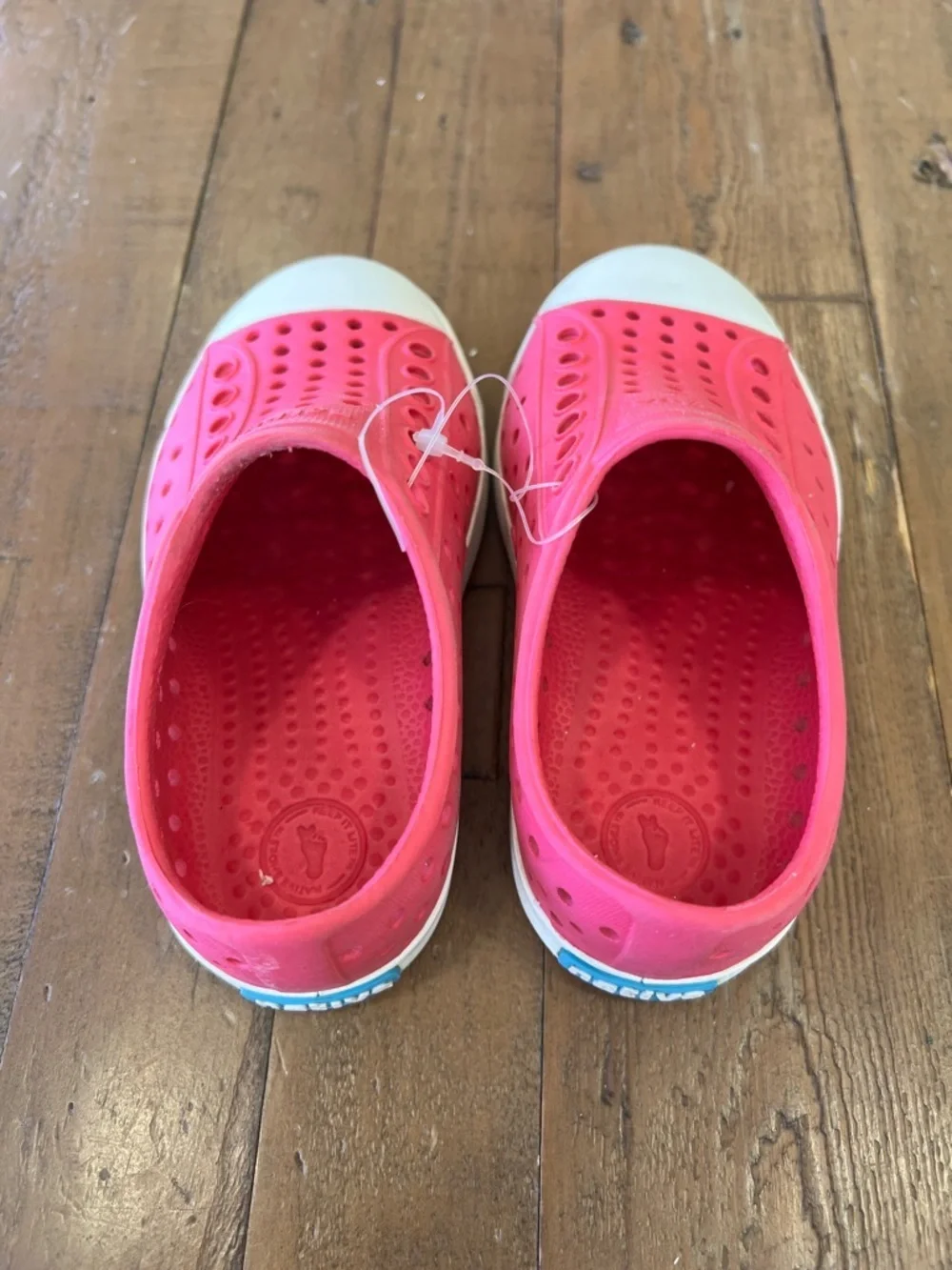 Native Jefferson bright pink slip on waterproof sneaker sandals girls 8